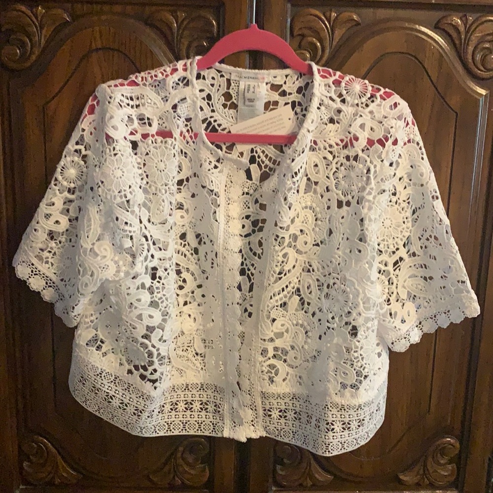 Izaac Mizrahi cropped lace shrug/ L